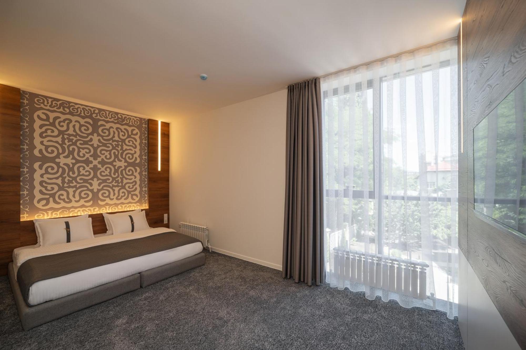 Duo Hotel By Futuro Bisjkek Buitenkant foto