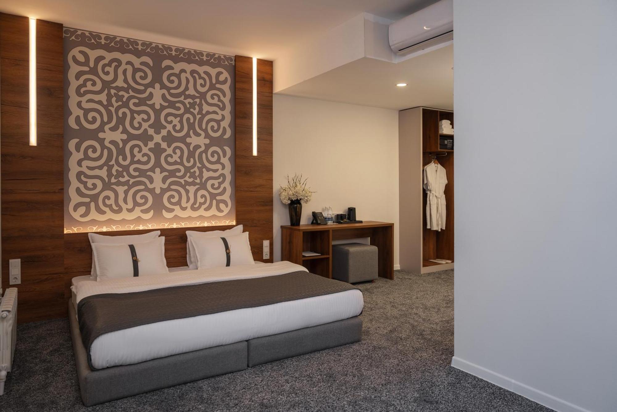 Duo Hotel By Futuro Bisjkek Buitenkant foto