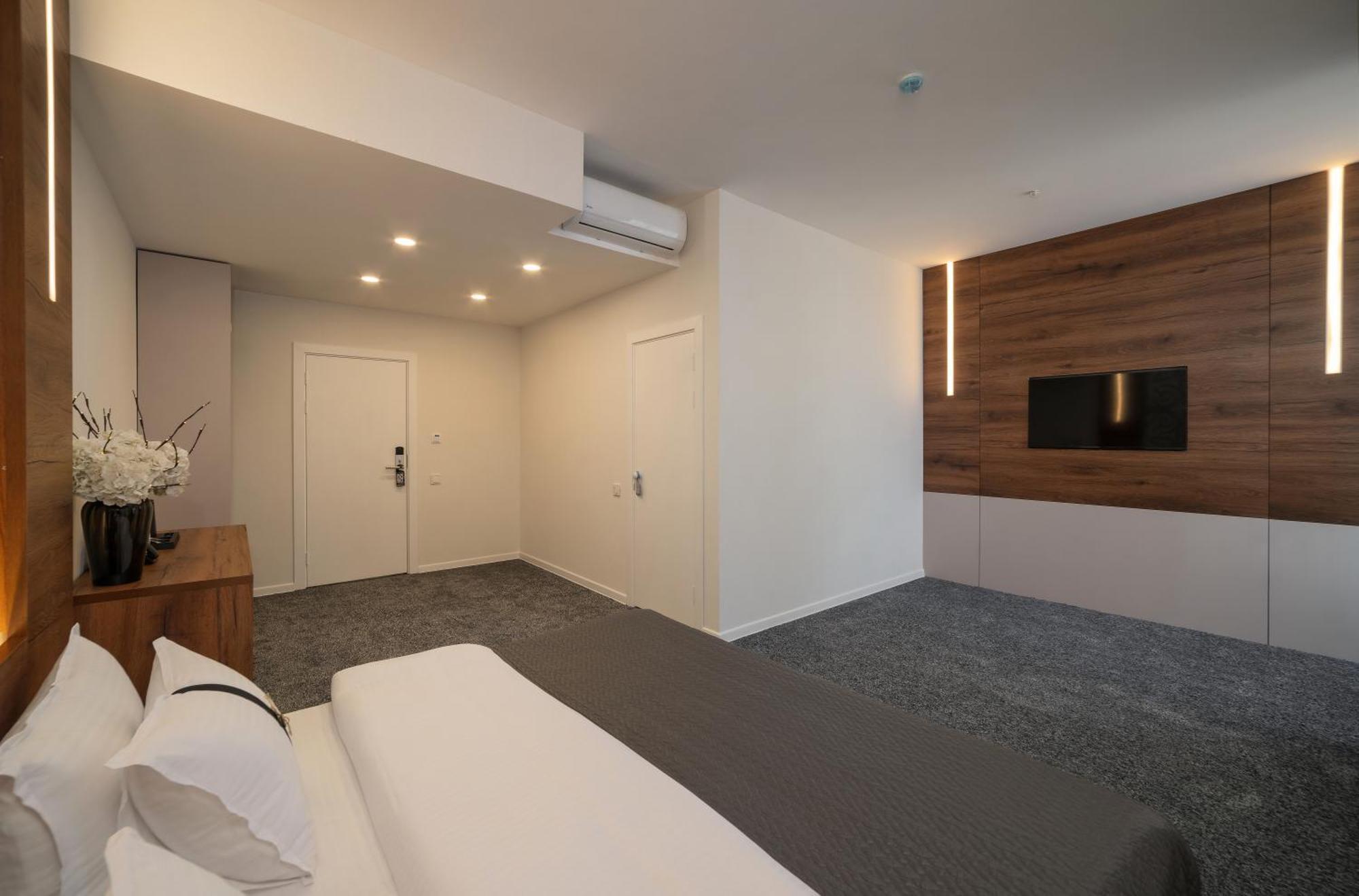 Duo Hotel By Futuro Bisjkek Buitenkant foto